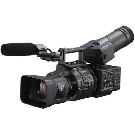 Sony NEX-FS700R Super 35 Camcorder with 18-200mm f/3.5-6.3 PZ OSS Lens